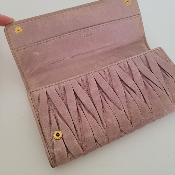 Miu Miu Wallet Matelasse Lilac Purple Large Card Holder Logo Leather Envelope - Picture 3 of 12